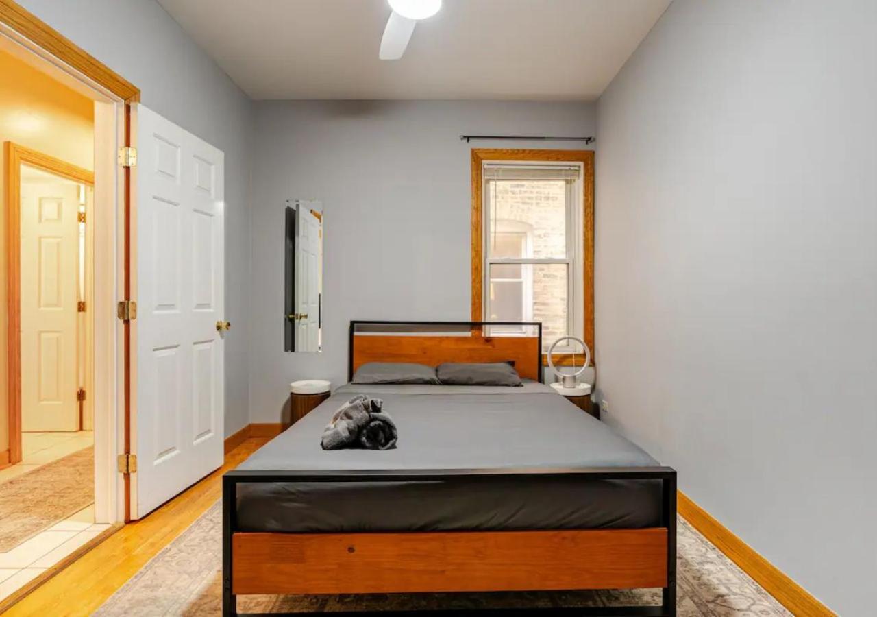 Apartment 2 Bed W/ Office, Free Parking, Near Wrigley Chicago